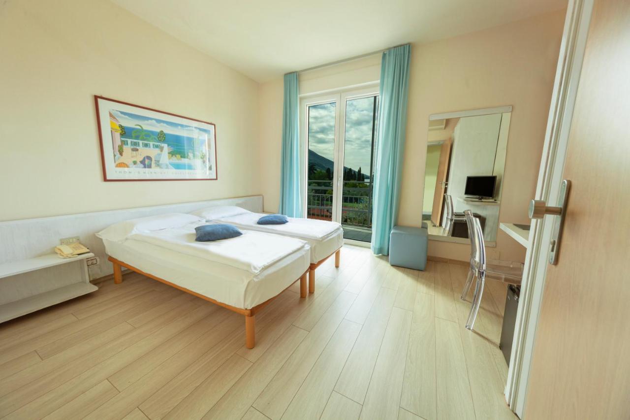 Club Hotel Olivi - Tennis Center Мальчезіне Екстер'єр фото