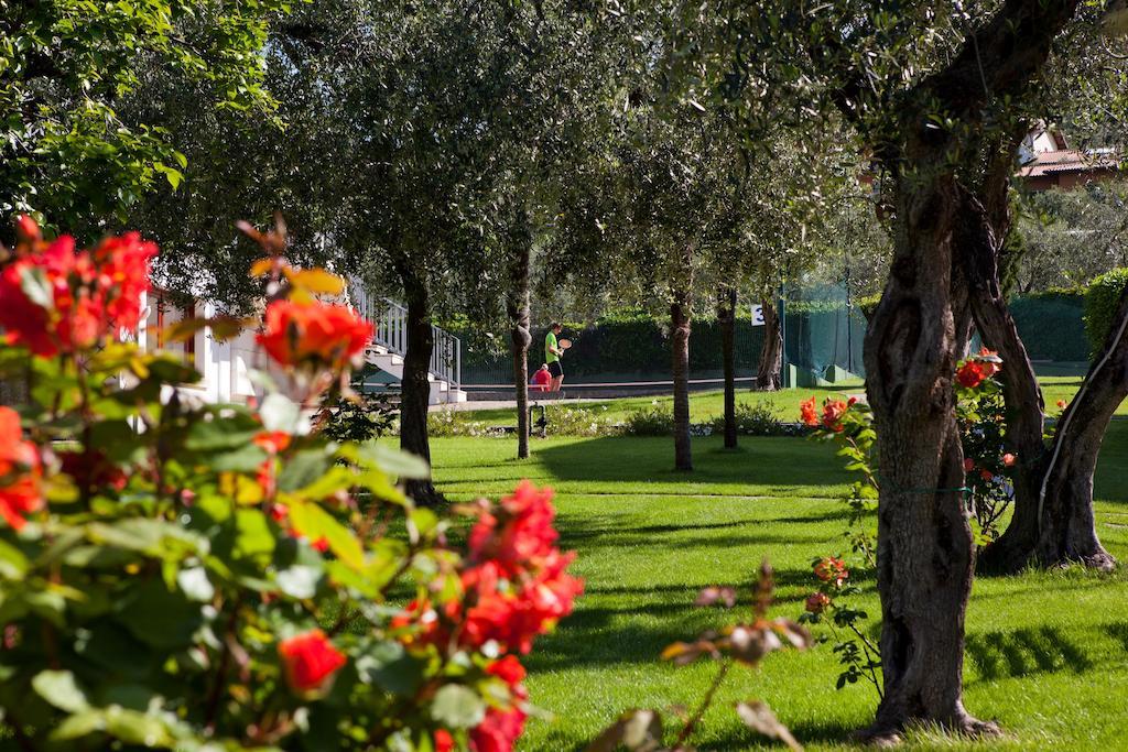 Club Hotel Olivi - Tennis Center Мальчезіне Екстер'єр фото