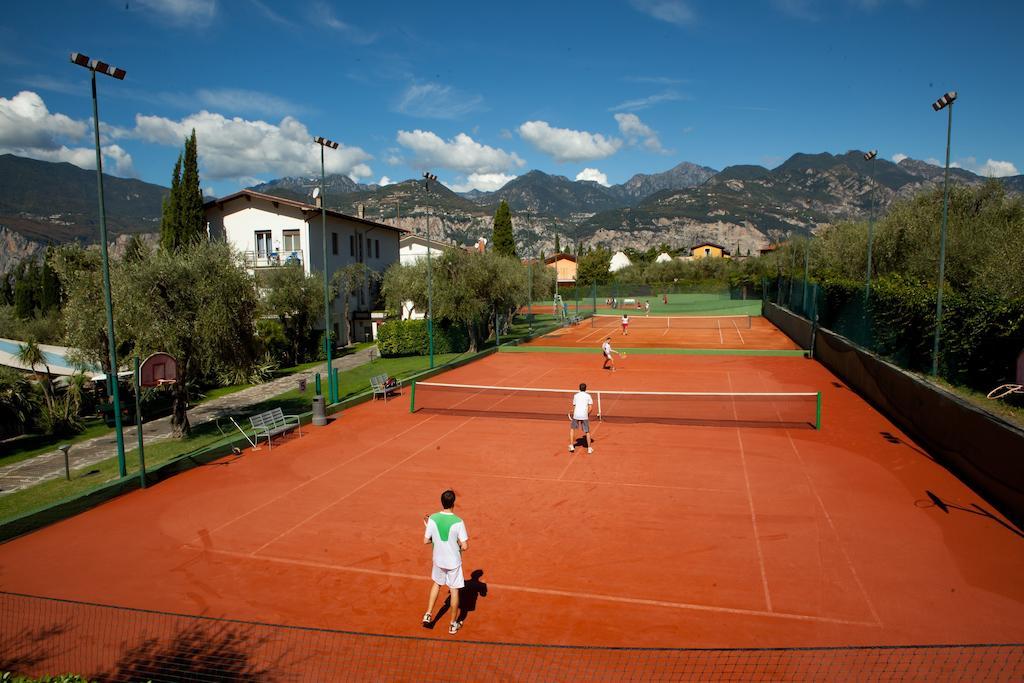 Club Hotel Olivi - Tennis Center Мальчезіне Екстер'єр фото